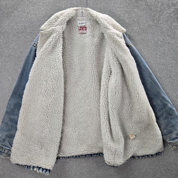VINTAGE Levi's Men Jacket Large Blue Sherpa Trucker Denim Distressed Made In USA - Picture 11 of 12